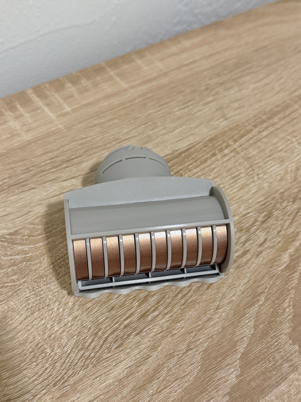New Shark FlexStyle Frizz Fighter Attachment in Stone Color